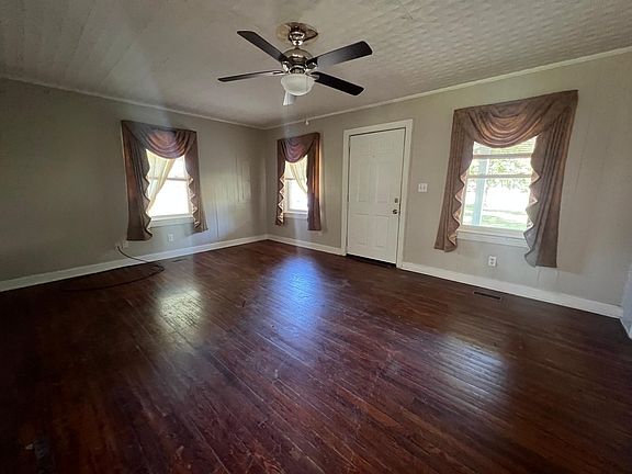 2nd image of 118 Hickory Dr