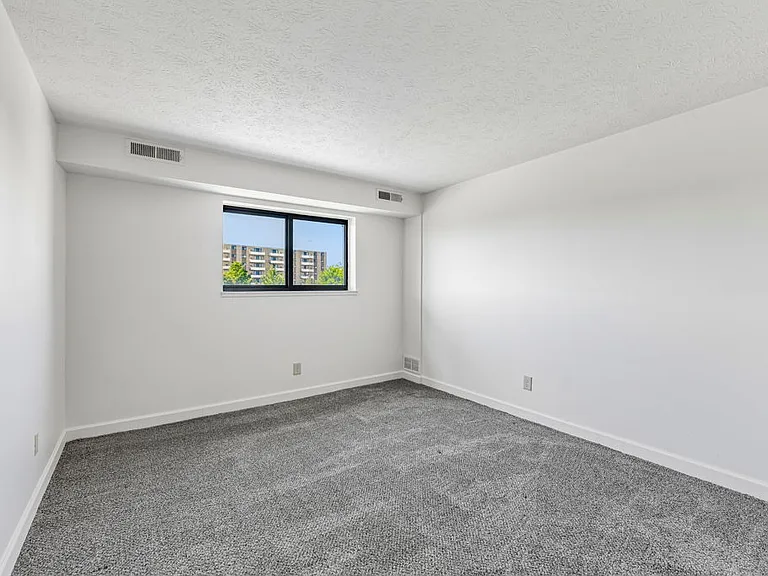 Bishop Park Apartments — Photo 30