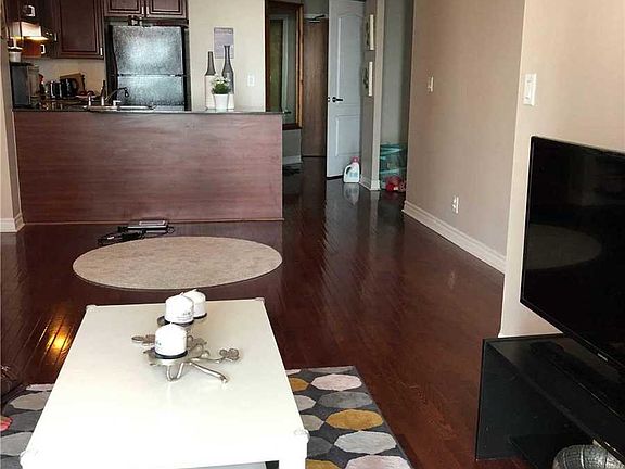5th image of 33 Elm Dr W Unit 2013