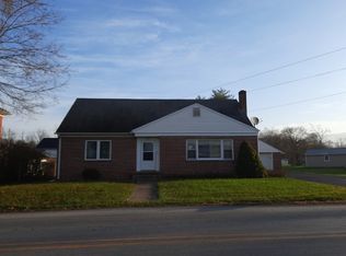 224 Mackeyville Rd, Mill Hall, PA 17751