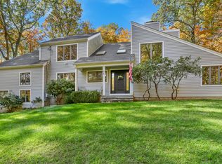 86 Shady Knoll Dr #86, Stamford, CT 06903