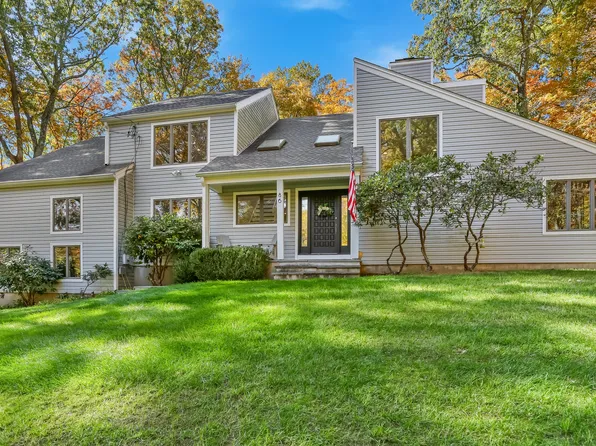 86 Shady Knoll Dr #86, Stamford, CT 06903