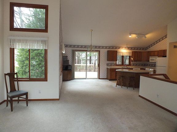 5th image of 2052 Breeze Dr
