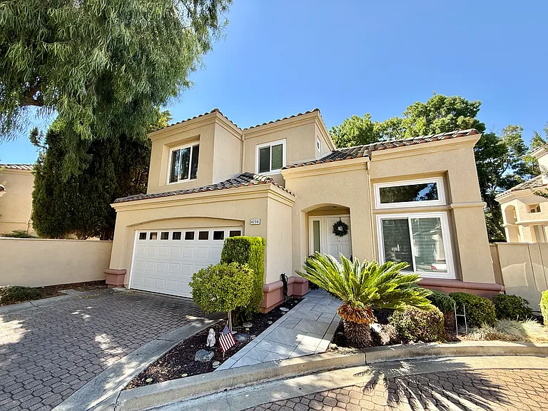 4238 Diavila Ave — Photo 2