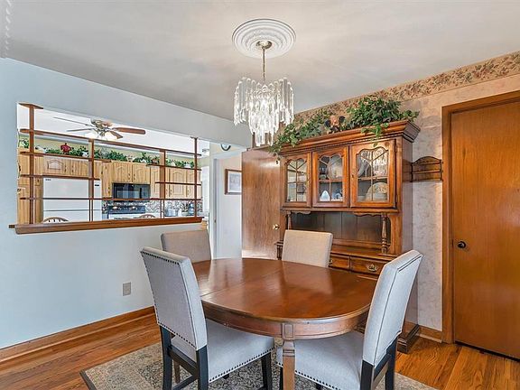 4th image of 860 Bellarmine Ln