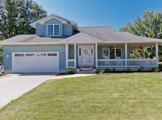 2827 Oak Crest Ct NW, Cedar Rapids, IA 52405