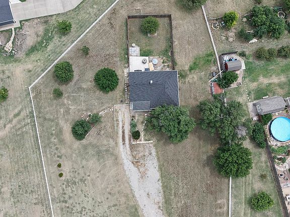 4th image of 414 Josephine Dr