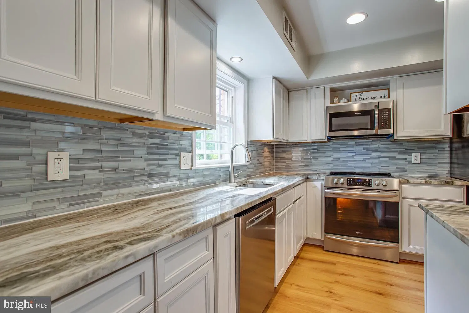 3 bed, 2.5 bath, 1280 sqft, $3,000 — Photo 2