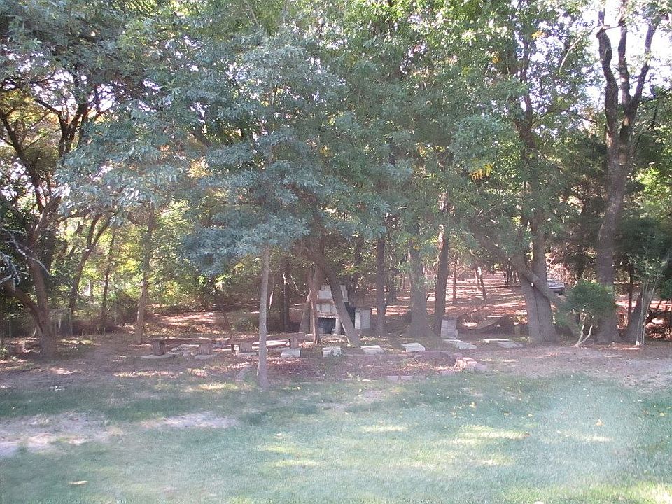 2nd image of 606 Hilltop Cir