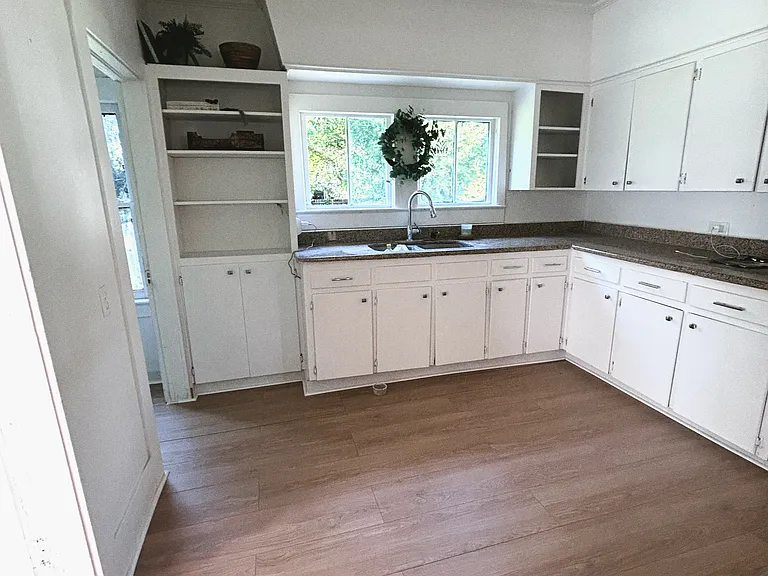 404 Thomas St — Photo 3