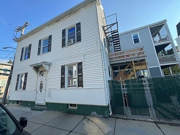 5th image of 307 Maverick St