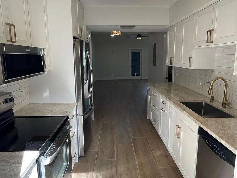 340 S Orlando Ave — Photo 20