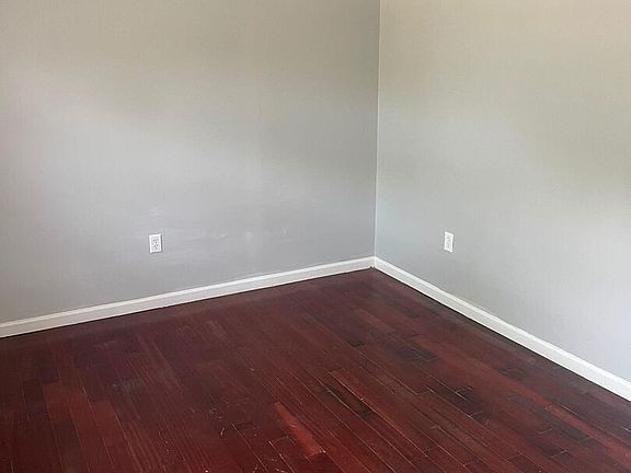 5th image of 16916 Magnolia Dr