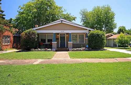 1219 S College Ave Photo 1
