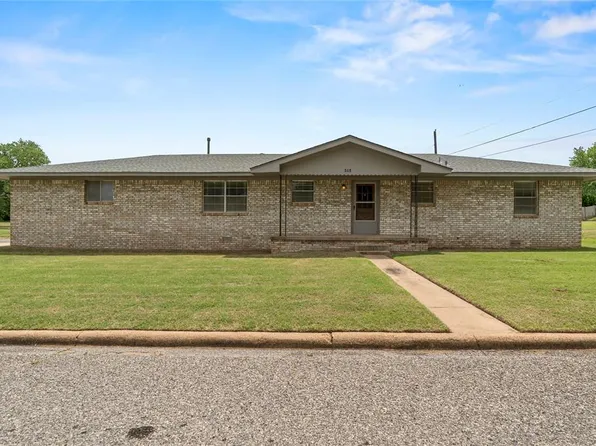 808 Mimosa Dr, Watonga, OK 73772