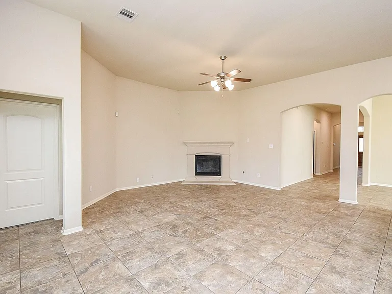 4215 Mill Oaks Dr — Photo 10