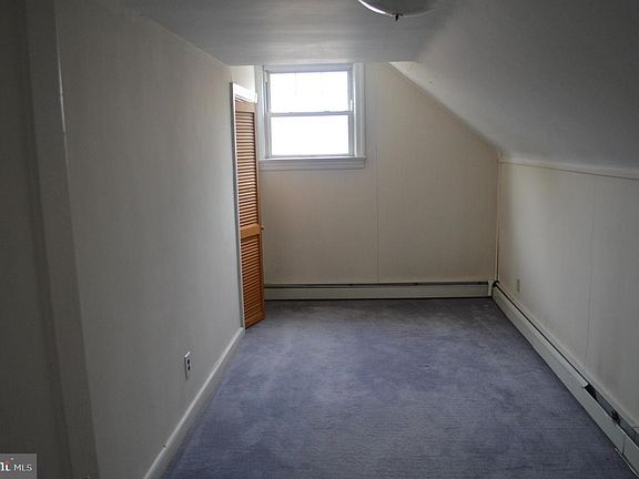 5th image of 127 Bentley Ave