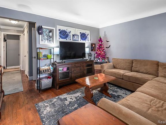 2nd image of 1818 E Goulson Ave