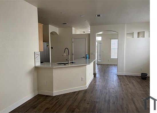 4th image of 9240 Rose Parade Way