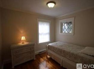 162 E Side Pkwy #4, Newton, MA 02458