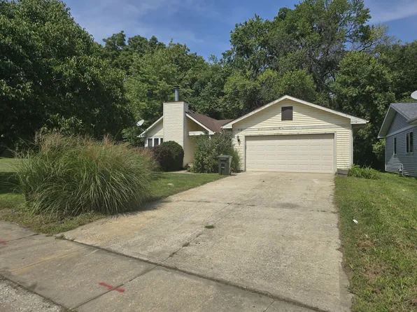 918 W Eads St, Urbana, IL 61801