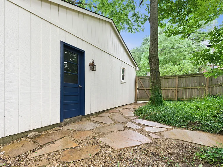 1204 Forest Ct — Photo 30