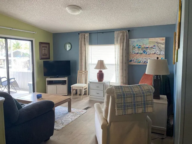 189 Lewis St — Photo 6