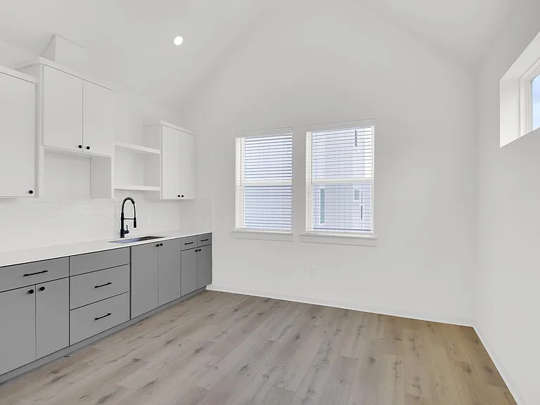 7208 Providence Ave #3B — Photo 4