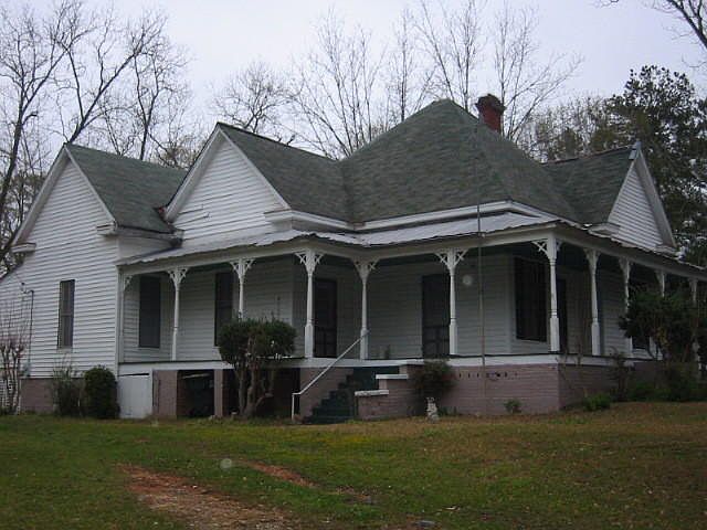 2nd image of 121 N Main St