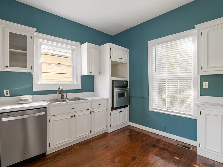 515 Center St — Photo 17