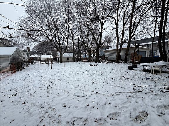 5th image of 1896 Dewey Ave