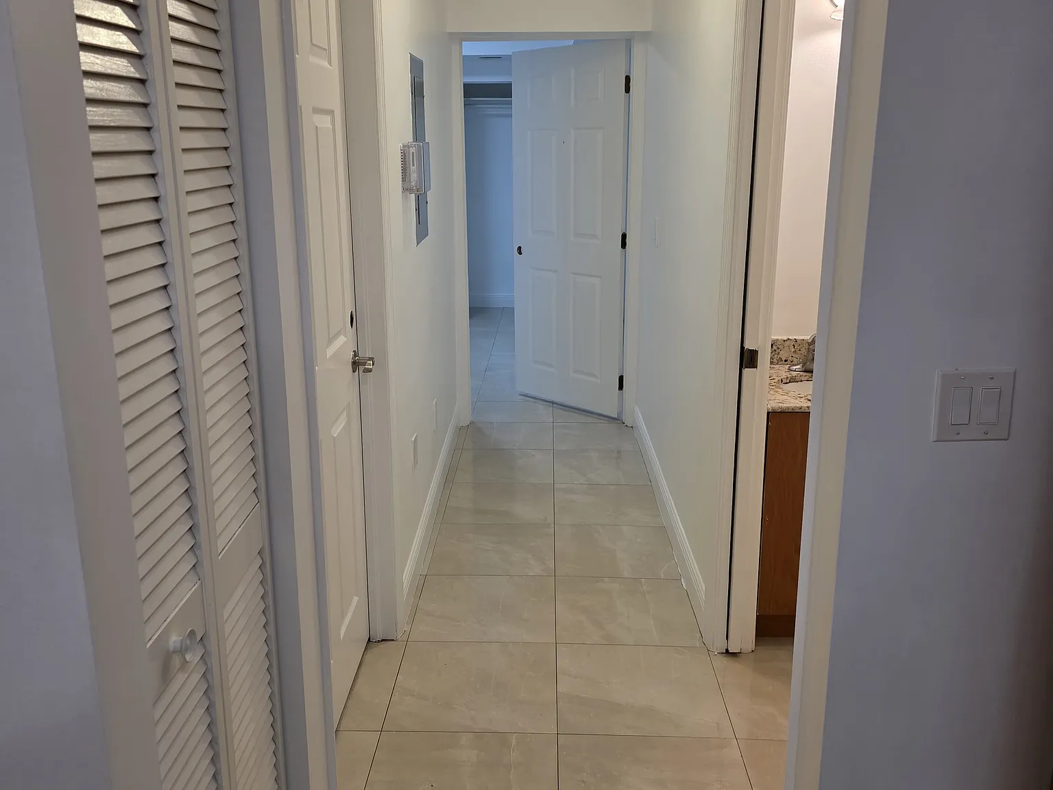 2 bed, 800 sqft, $2,300 — Photo 3