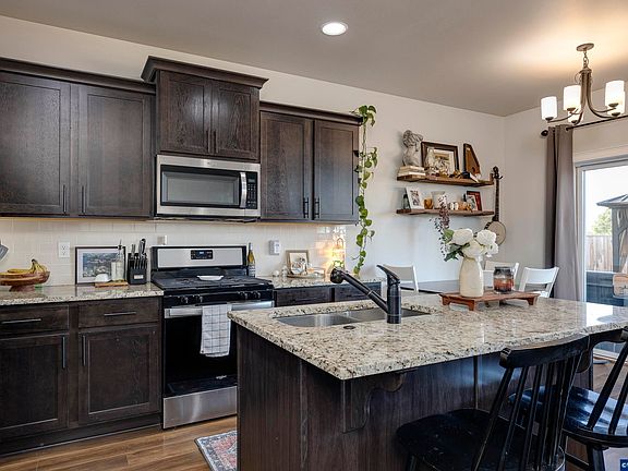 4th image of 500 Merlot St