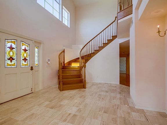 3rd image of 1260 Loma Vista Way
