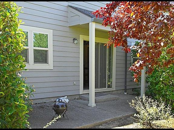 3rd image of 2343 Abbott Ave