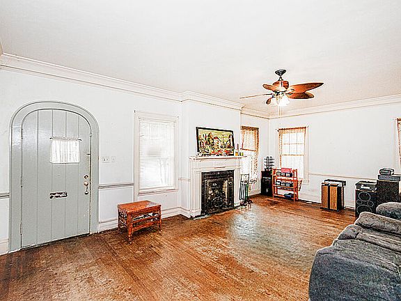 4th image of 722 Eastern Ave