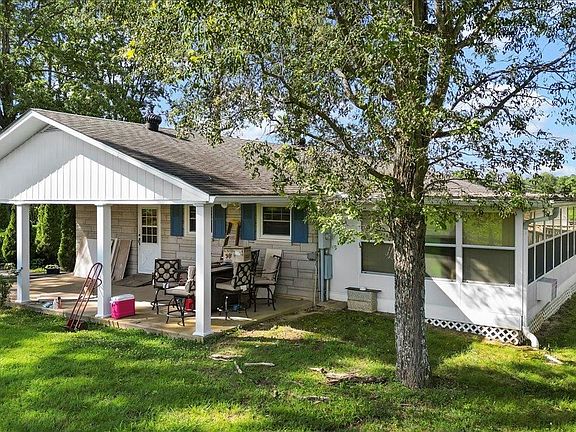 4th image of 2426 Segal Rd