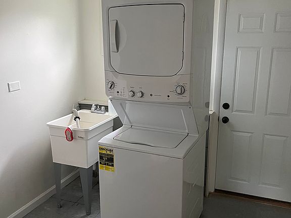 4th image of 239 Luddington St