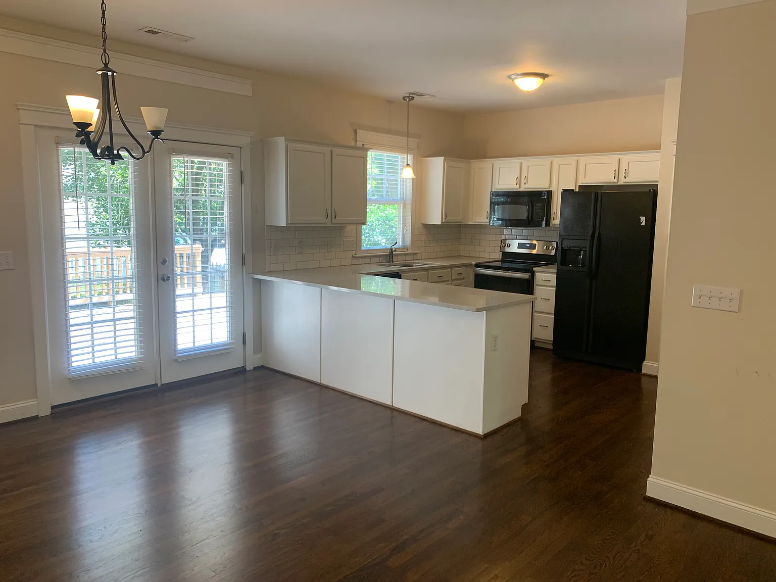 3 bed, 2.5 bath, 1344 sqft, $1,800 — Photo 3