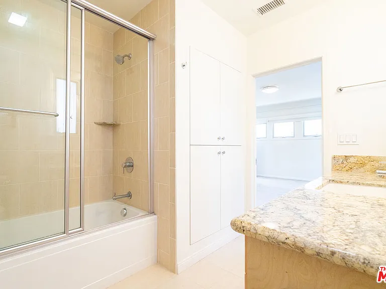 441 S Bedford Dr — Photo 19