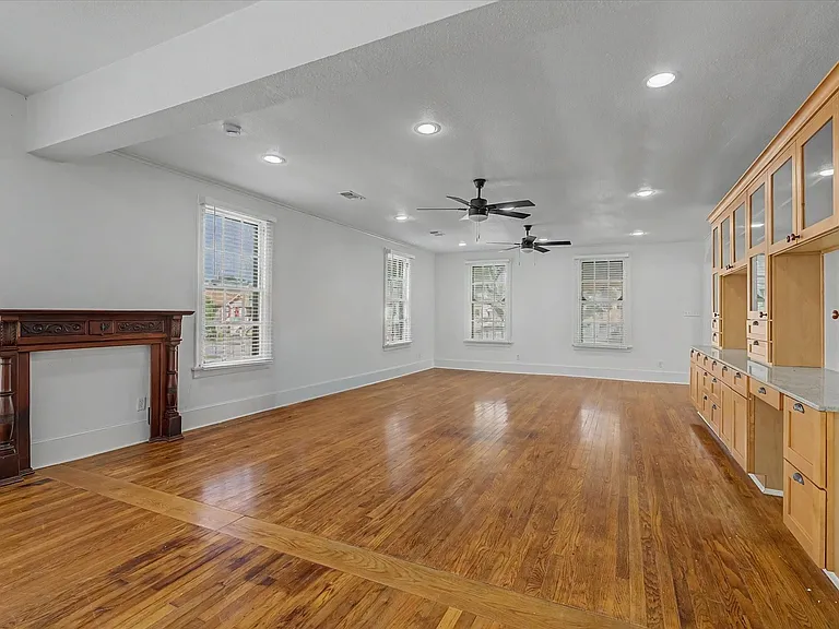 1102 Postoffice — Photo 7