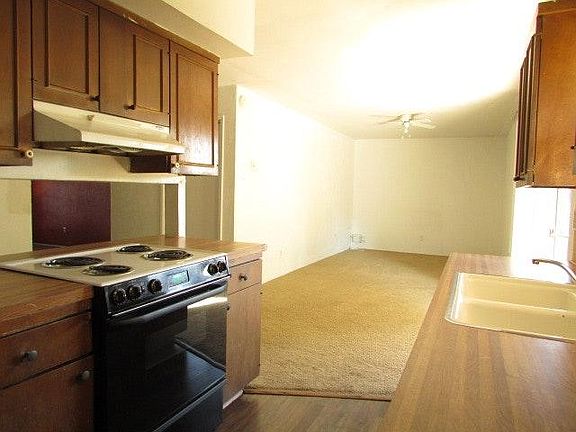 3rd image of 5206 Robin Ln