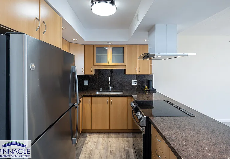 400 Hobron Ln #1215 — Photo 8