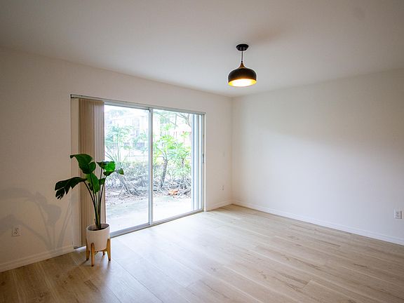 5th image of 1200 Crestwood Ct S APT 1204