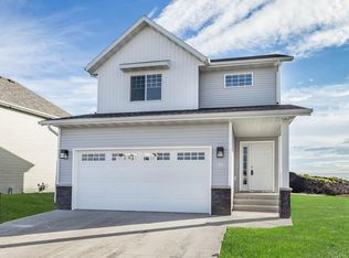 824 Cathy Dr W, West Fargo, ND 58078