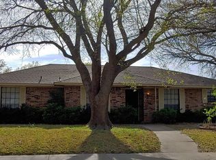 200 Hacienda Dr, Waxahachie, TX 75165