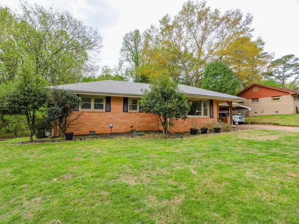 311 Oakwood Ln, Paris, TN 38242
