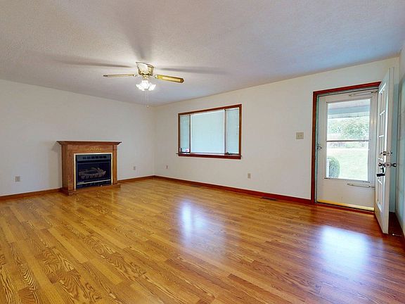 3rd image of 3851 E Springersville Rd