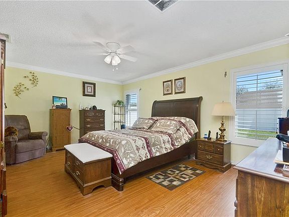 5th image of 820 Franconville Ct