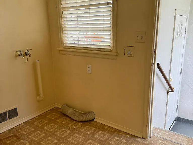 1533 Melrose St — Photo 19